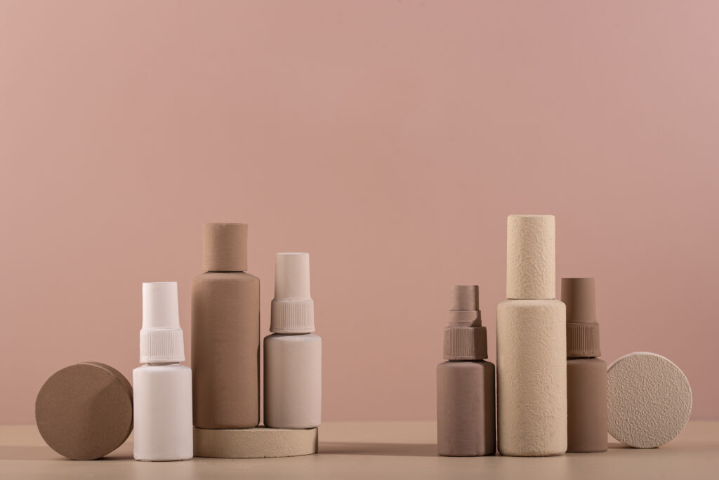 publicidade-da-fundacao-com-arranjo-de-conteineres-1024x684 💆♀️ Rotina de skincare minimalista: o essencial que realmente funciona